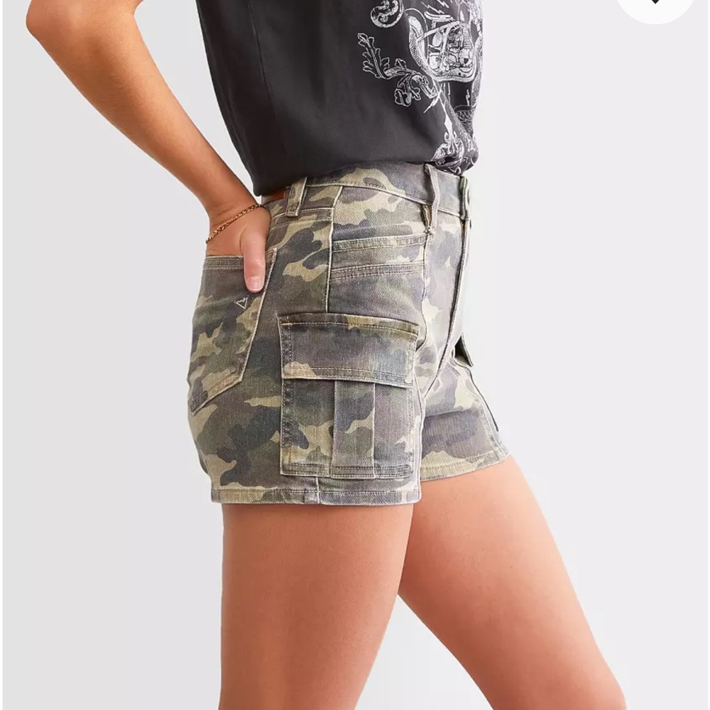 Hidden Finn Stretch Cargo Shorts NWT Size Medium Camo - Picture 2 of 8